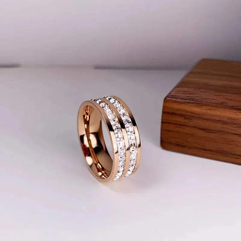 Anello Elegante con Zirconia