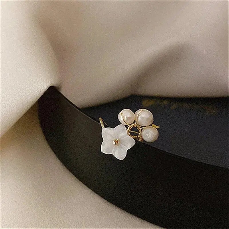 Anello Regolabile Floreale con Perle Dorato