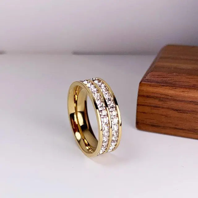 Anello Elegante con Zirconia