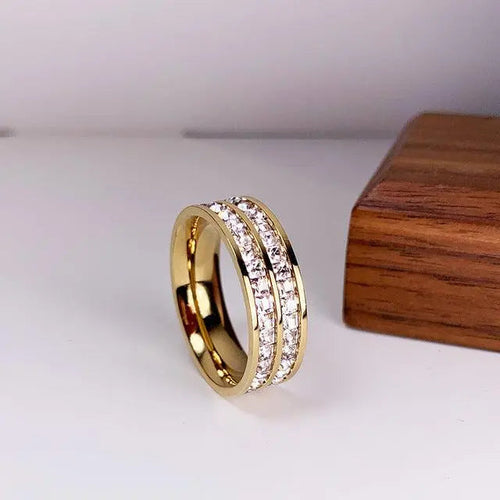 Anello Elegante con Zirconia
