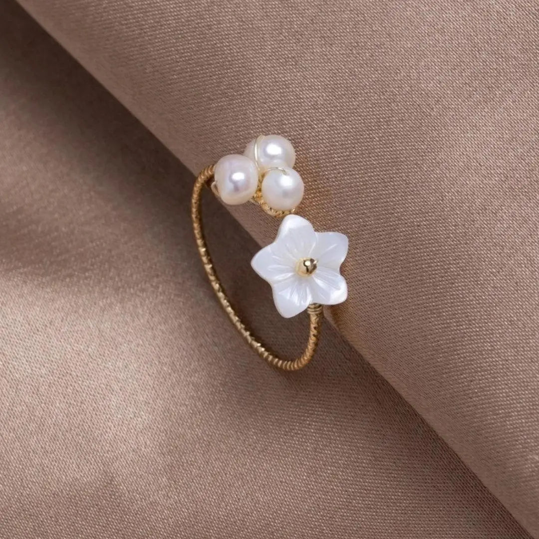 Anello Regolabile Floreale con Perle Dorato