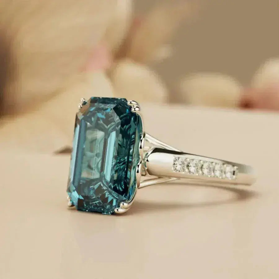 Anello Vintage con Cristallo Blu