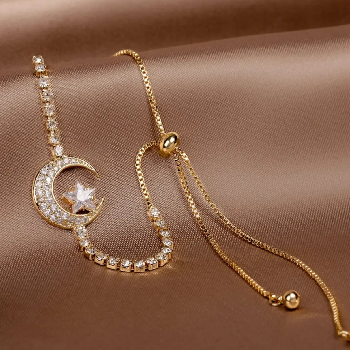 Collana con Ciondolo e Luna e Zirconia Dorata