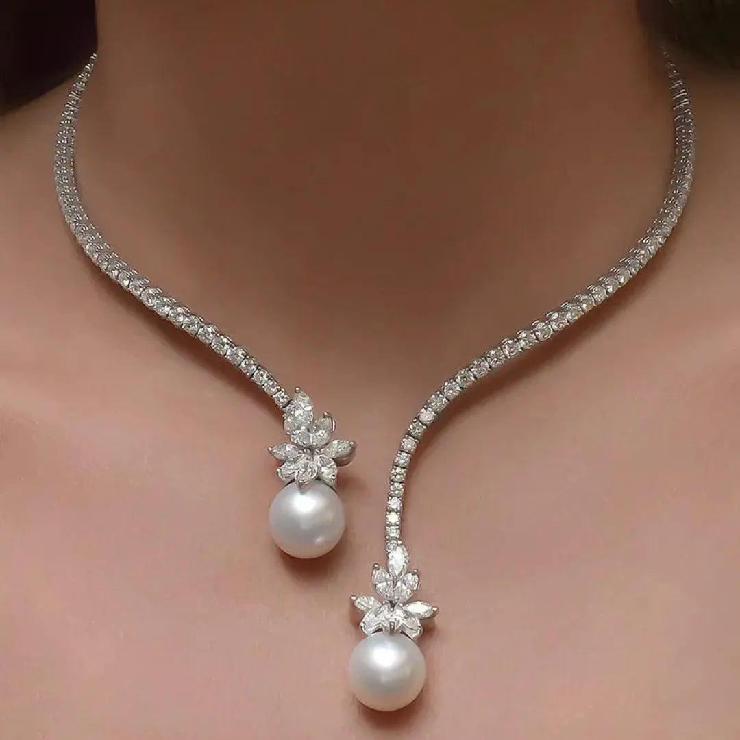 Collana Elegante con Perle Argentata