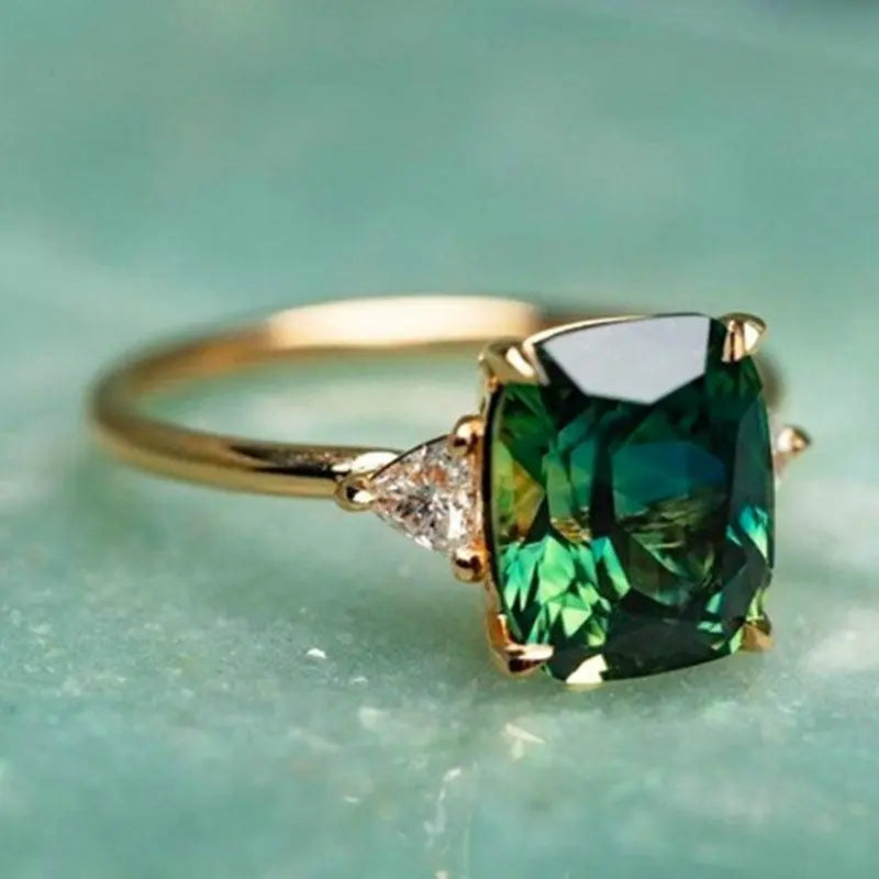 Anello Elegante Quadrato con Pietra Verde