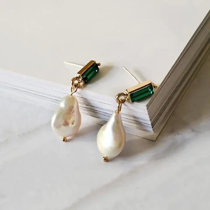 Orecchini con Perle e Pietra Verde Dorati