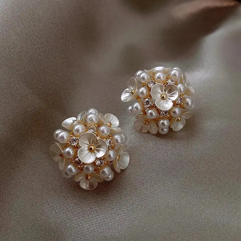Orecchini Elegante Floreale con Perle