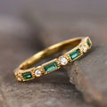 Anello Vintage con Zirconia Verde Dorato