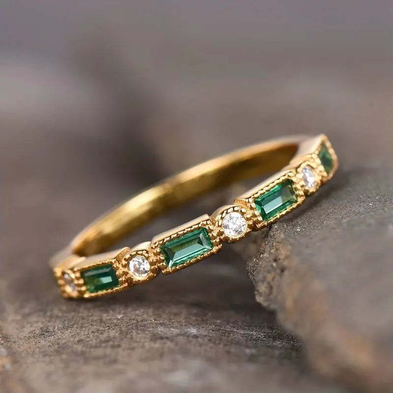 Anello Vintage con Zirconia Verde Dorato