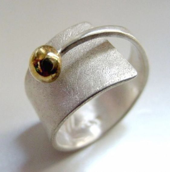 Anello Vintage con Perline Aperto Bicolore