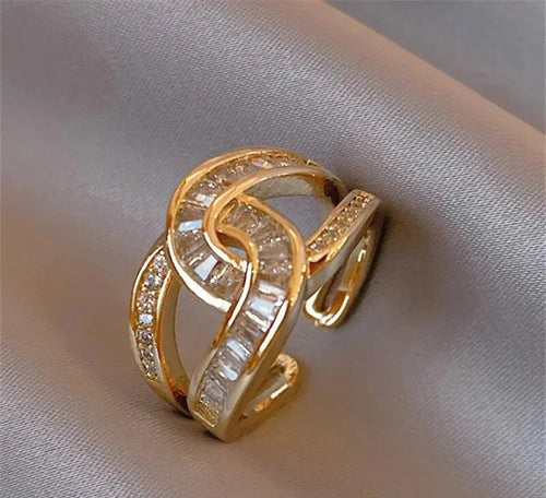 Anello Elegante con Nodo